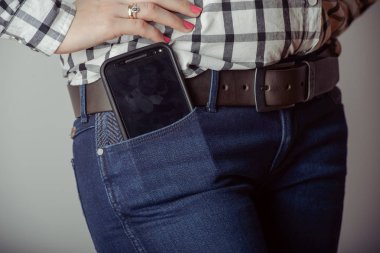 kot pantolon cebinde Smartphone