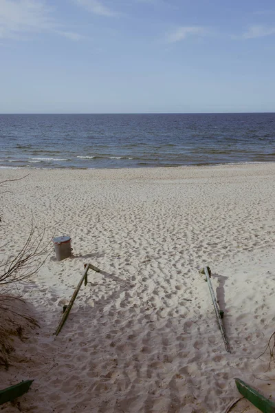 Sendero a la playa hecho con madera y cañas — Foto de Stock