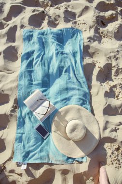 şapka ve havlu ile plaj arka plan