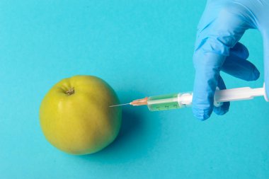 Yiyecek ya da genetik olarak değiştirilmiş meyve kavramı kimyasal katkı.