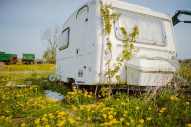 Eski unutulmuş seyahat Karavan kamp