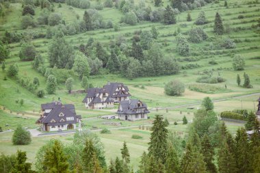 Yaz yatay, kulübeler