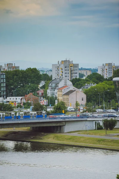 Mooie stadsgezicht in de zomer — Stockfoto