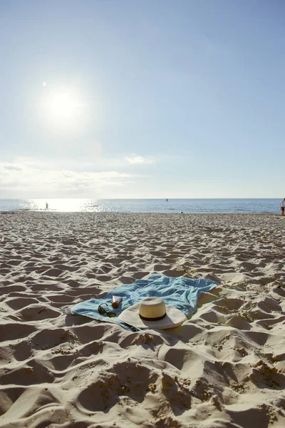 Tło Plaża Kapelusz Ręcznik Okulary — Zdjęcie stockowe