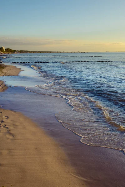 Breakwaters Mar Báltico Durante Pôr Sol Verão — Fotografia de Stock