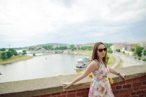 A stylish girl looking at the river — Stock Photo, Image