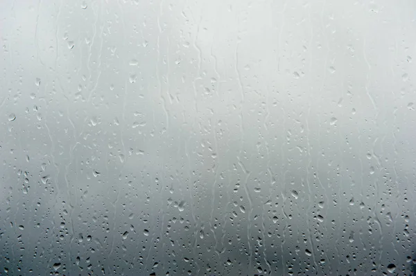 Gotas de lluvia en la ventana — Foto de Stock