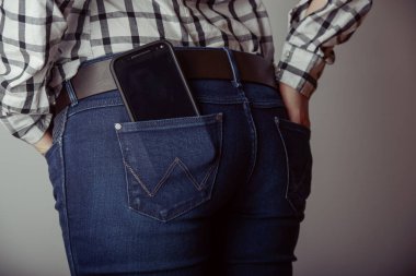 kot pantolon cebinde Smartphone