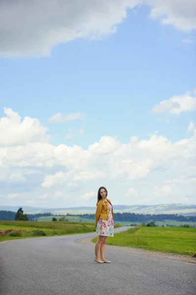 Girl standing on asphalt — Stock Photo, Image