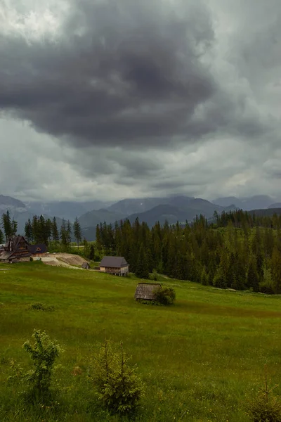 Majestic landscape in mountains — Stock Photo, Image