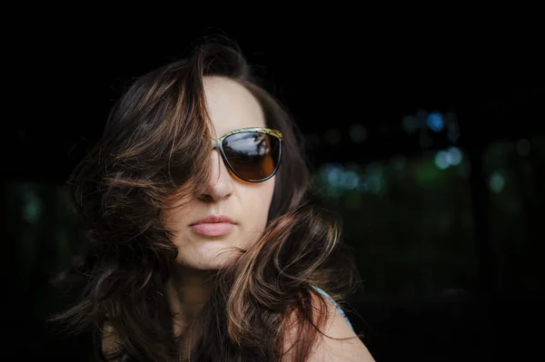 Retrato de mujer romántica en el bosque de hadas —  Fotos de Stock