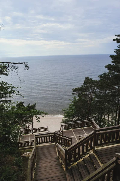 Houten trappen op strand — Stockfoto