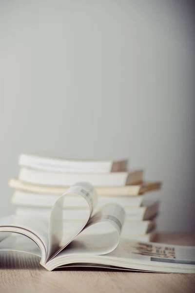 Books On Wooden Desk. — Stock Photo, Image