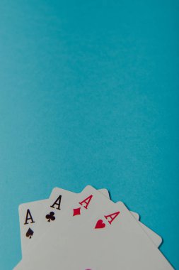 Kazanan bir poker el dört as oyun kağıdı