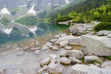 dağ gölü yaz aylarında