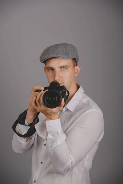 Young man using a professional camera — Stock Photo, Image