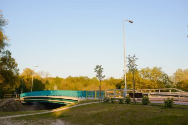 Şehirde küçük köprü