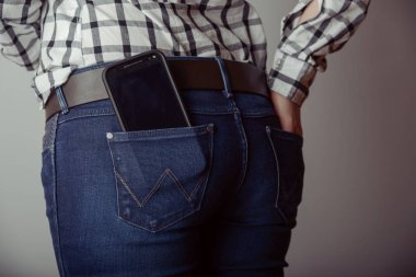 kot pantolon cebinde Smartphone