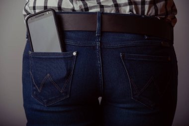 kot pantolon cebinde Smartphone