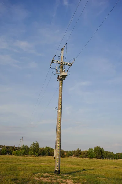 高压电气杆结构 — 图库照片