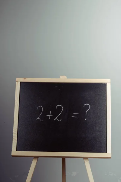 Exercício de matemática em chalkboard — Fotografia de Stock