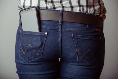 kot pantolon cebinde Smartphone