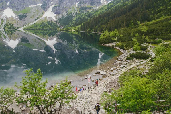 Jezioro górskie latem — Zdjęcie stockowe