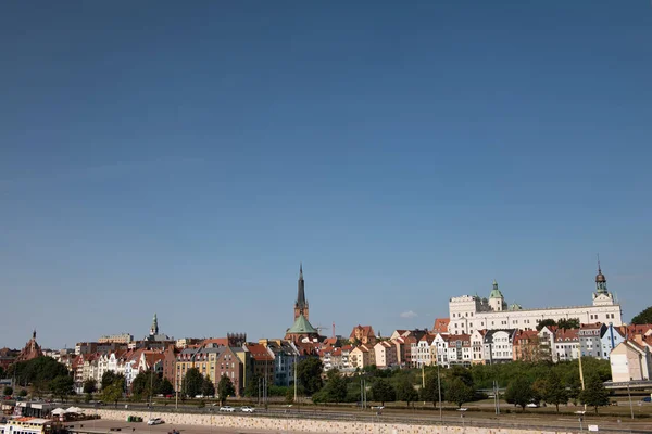 Margem esquerda do rio Oder em Szczecin com o museu marítimo — Fotografia de Stock
