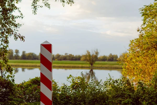 Polish border post splitting from Germany through Odra river. — Stock Photo, Image