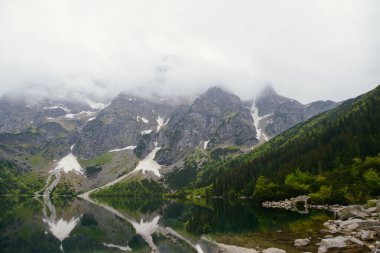 dağ gölü yaz aylarında