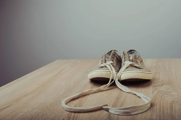 Kahverengi güzel spor ayakkabı — Stok fotoğraf