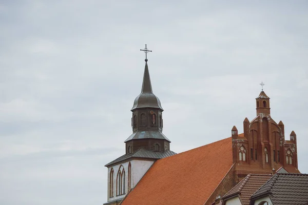 古い教会の屋根を角度で表示. — ストック写真
