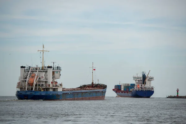 Transport vessels depart from the port to the open Baltic Sea — Stock Photo, Image