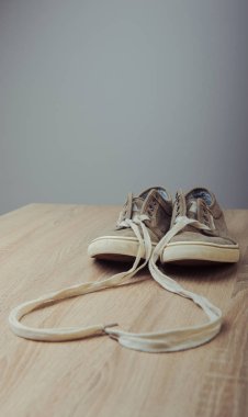 Kahverengi güzel spor ayakkabı