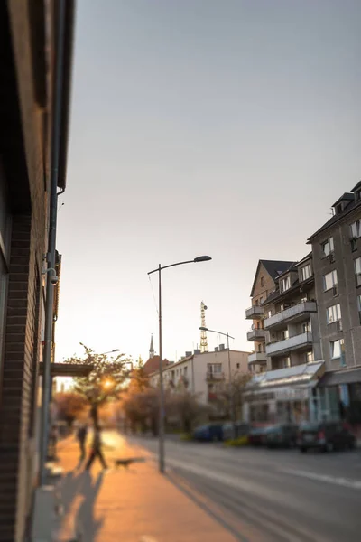 Calle de la ciudad en primavera temprana —  Fotos de Stock