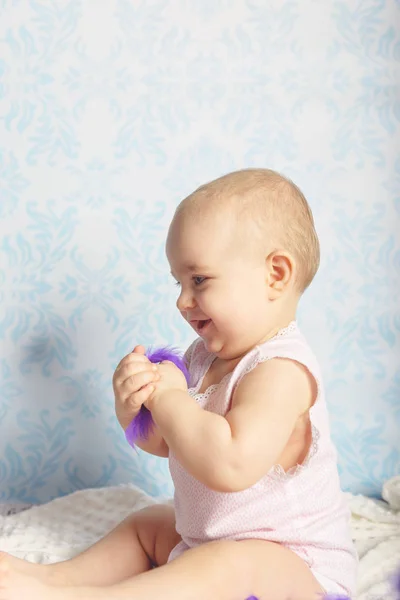 Retrato de una niña adorable. Infancia. Imagen auténtica . —  Fotos de Stock