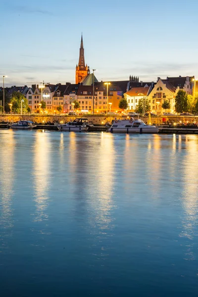 Panoráma kilátás az Odra folyóra. Szczecin történelmi város építészeti elrendezése hasonló Párizs — Stock Fotó