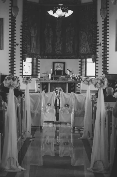 Church sanctuary before a wedding ceremony. Empty chairs for bride and groom. — Stock Photo, Image