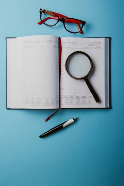 İş kopya alanı ve ofis malzemeleri ile planlama