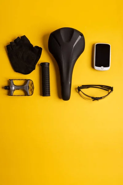 Bicycle, Cycling accessories on the yellow background. view from — Stock Photo, Image