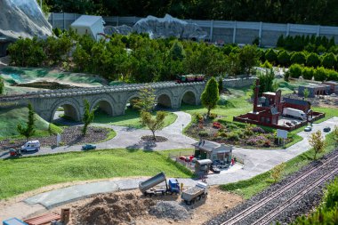 İnşaat sırasında gökyüzü treninin tren istasyonu