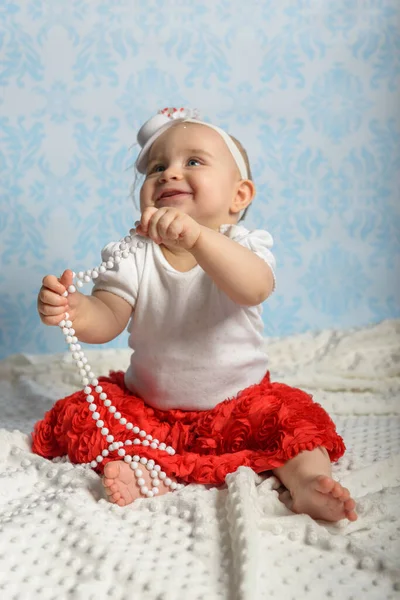 Retrato de una niña adorable. Infancia. Imagen auténtica . —  Fotos de Stock