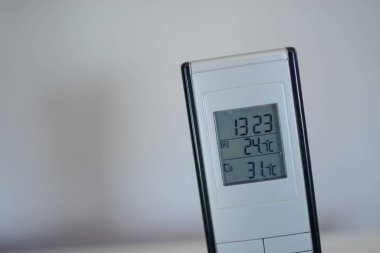 Güzel dekore edilmiş düğün masası ve düğünde diğer detaylar.