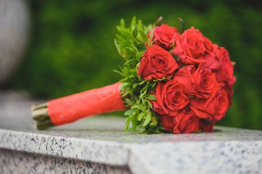 Gelinin ellerinde buket