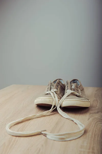Kahverengi güzel spor ayakkabı — Stok fotoğraf