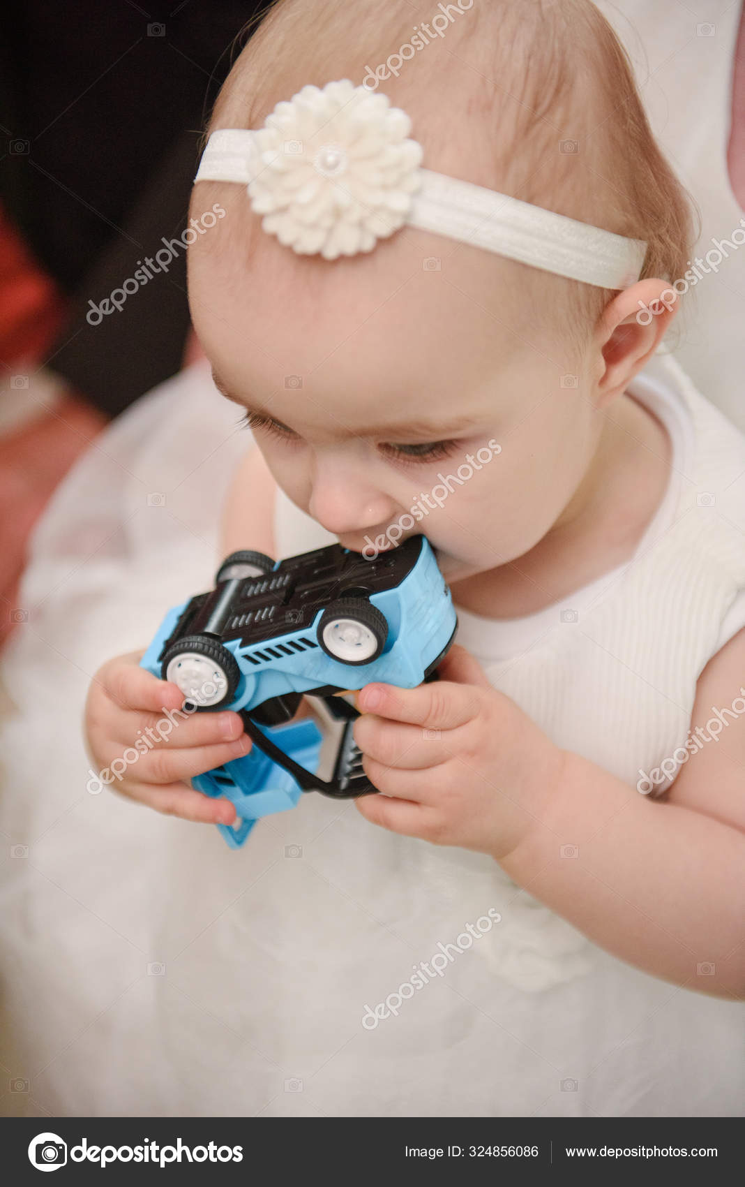Bebe Nina De 1 Ano Comiendo Pastel De Cumpleanos En La Habitacion Parte Del Cumpleanos Fotografia De Stock C Masterwilu Depositphotos Bebe Nina De 1 Ano Comiendo Pastel De Cumpleanos En La Habitacion Parte Del Cumpleanos Fotografia De Stock C Masterwilu Depositphotos