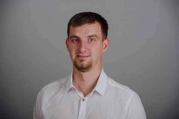 Portrait of a smiling young man — Stock Photo, Image