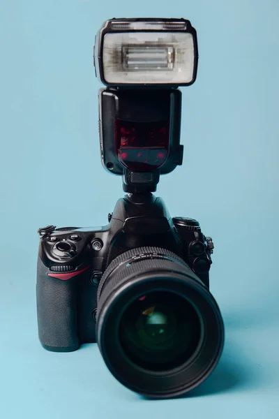 Professionelle moderne DSLR-Kamera — Stockfoto