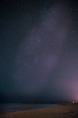 Evren yıldız, nebula ve galaksiyle dolu. Samanyolu