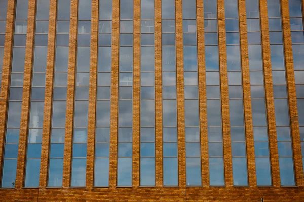 Modern glass silhouettes on modern building. — Stock Photo, Image